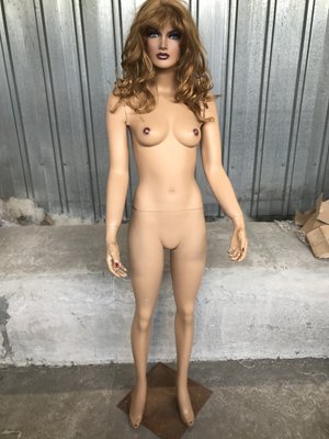 Манекен жіночий тілесний 180 см з перукою 1444397467 фото
